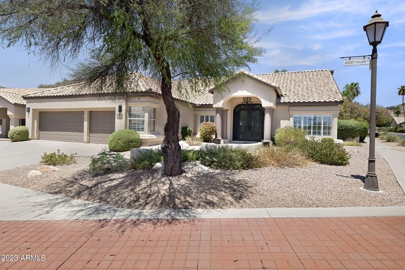 2446 E Desert Willow Dr, Phoenix, AZ 85048