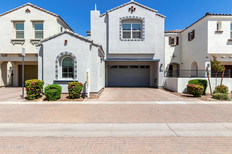 2446 Lovebird Ln, Gilbert, AZ 85297