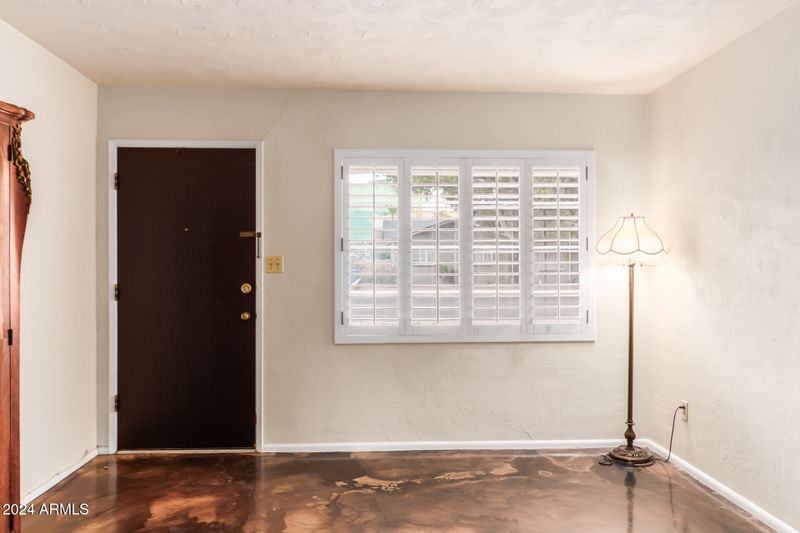 2447 E Highland Ave, Phoenix, AZ 85016