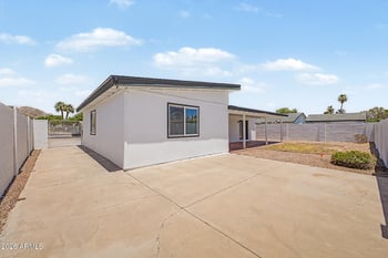 2447 Larkspur Dr, Phoenix, AZ 85032