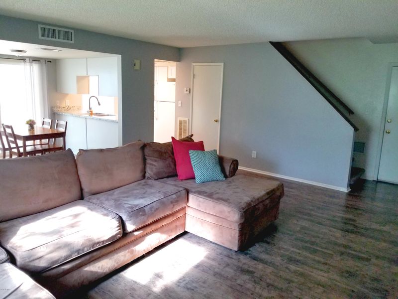 245 E Betty Elyse Ln, Phoenix, AZ 85022