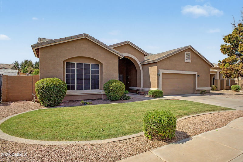 245 E Smoke Tree Rd, Gilbert, AZ 85296