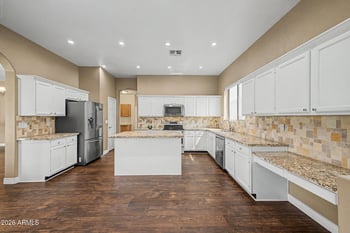245 E Smoke Tree Rd, Gilbert, AZ 85296