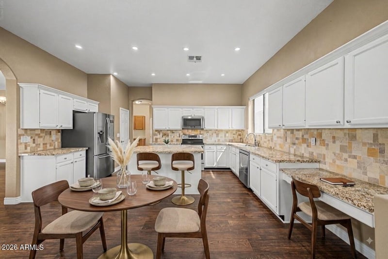 245 E Smoke Tree Rd, Gilbert, AZ 85296