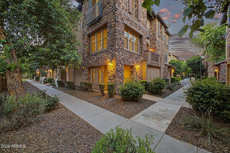 2450 E Roma Ave, Phoenix, AZ 85016