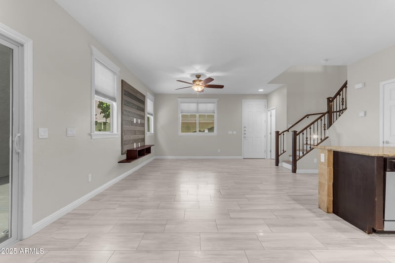 2452 73rd Ln, Phoenix, AZ 85035