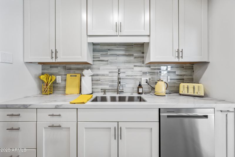 2452 E Elm St, Phoenix, AZ 85016