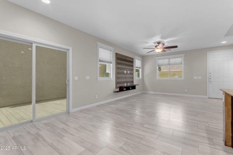 2452 N 73rd Ln, Phoenix, AZ 85035