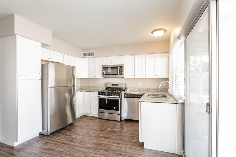 2455 E Vista Dr, Phoenix, AZ 85032