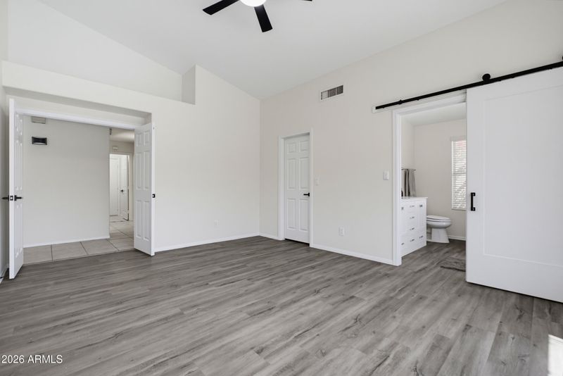2458 E Cathedral Rock Dr, Phoenix, AZ 85048