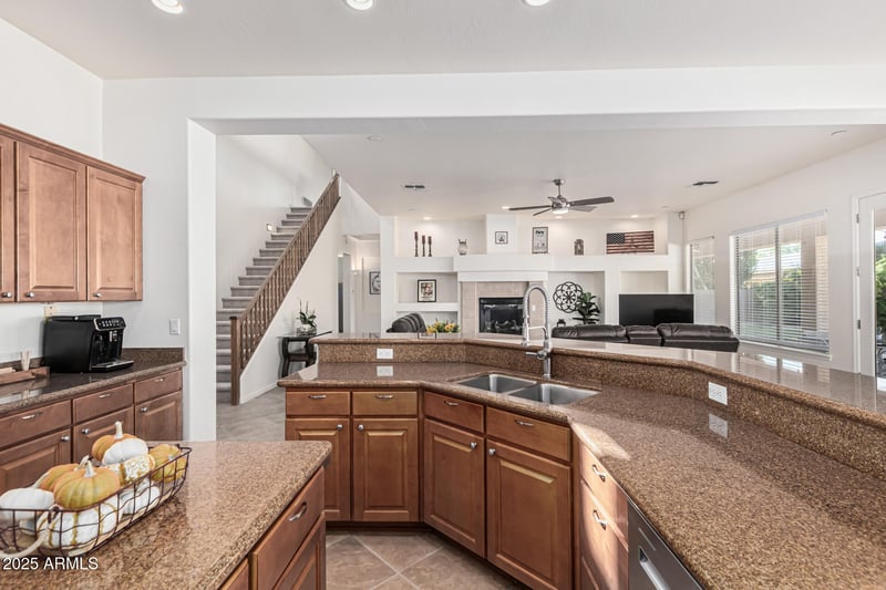 246 Frances Ln, Gilbert, AZ 85295