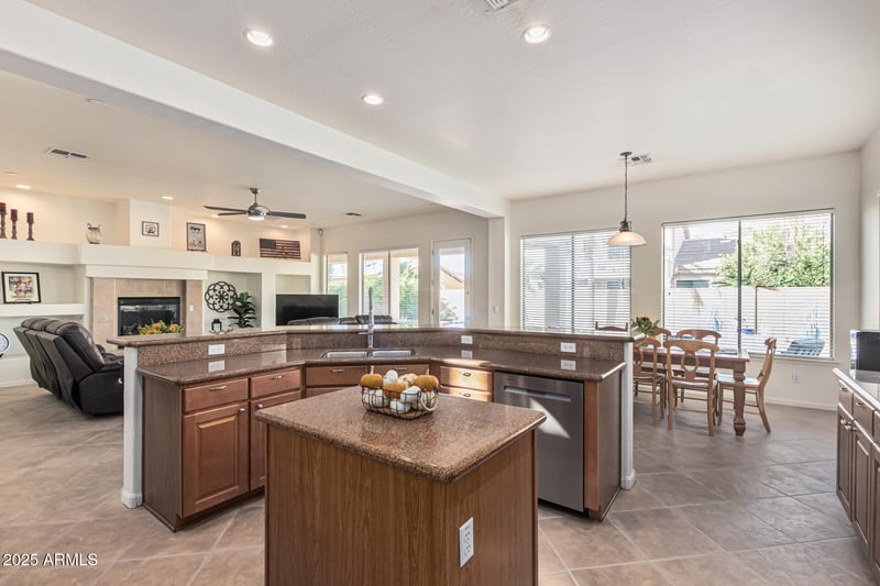 246 Frances Ln, Gilbert, AZ 85295