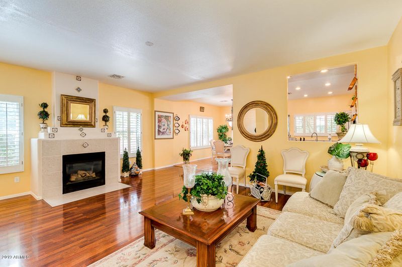 2460 E County Down Dr, Chandler, AZ 85249