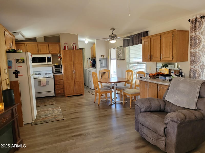 2460 Main St #B9, Mesa, AZ 85213