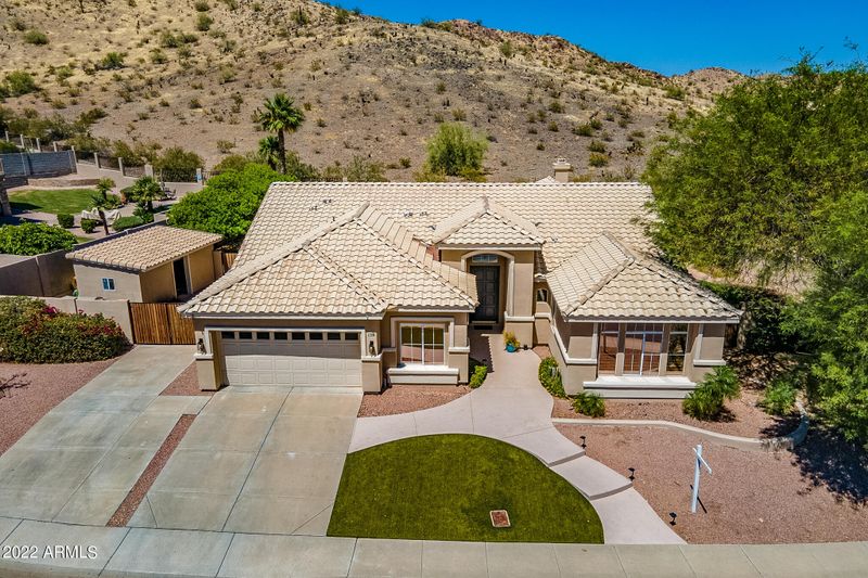 2464 E Silverwood Dr, Phoenix, AZ 85048
