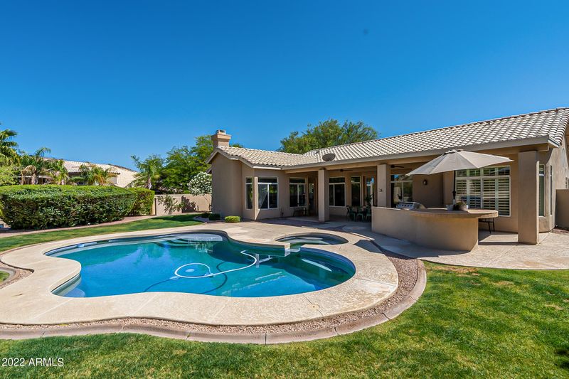 2464 E Silverwood Dr, Phoenix, AZ 85048