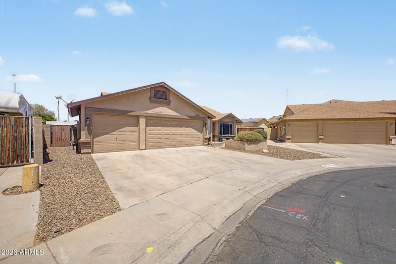 24646 42nd Ln, Glendale, AZ 85310