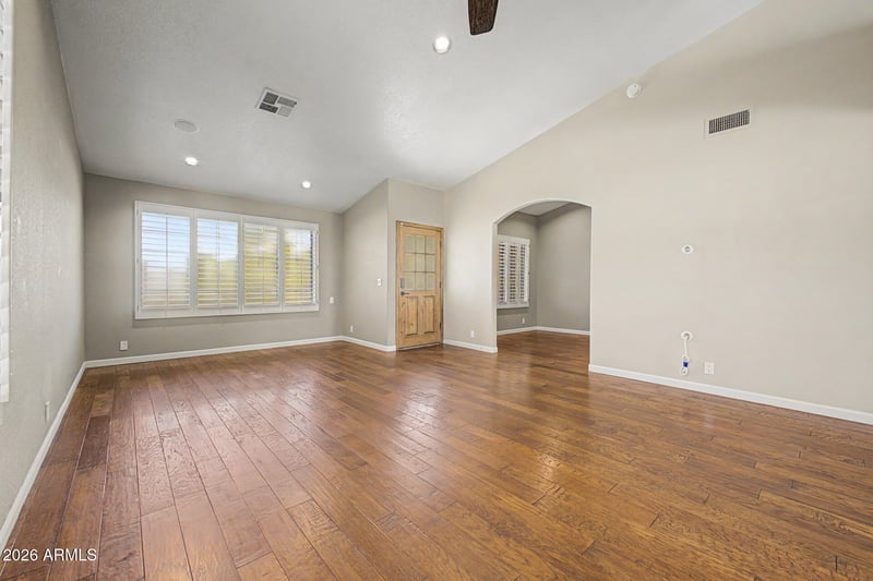 24646 42nd Ln, Glendale, AZ 85310