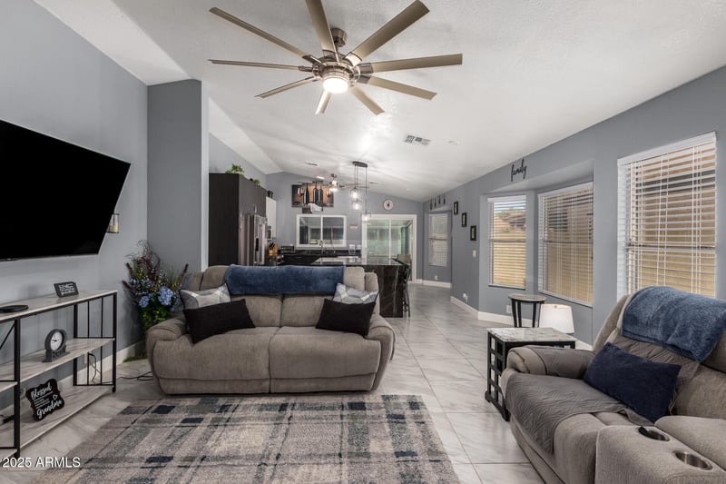 24648 40th Ln, Glendale, AZ 85310