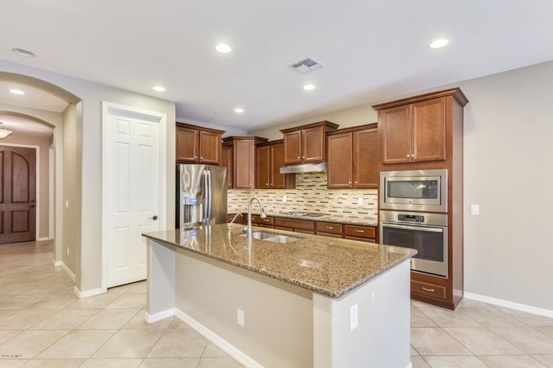 247 E Canyon Way, Chandler, AZ 85249