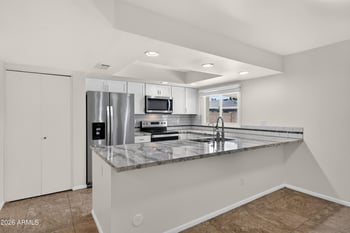 247 E Chilton Dr, Tempe, AZ 85283