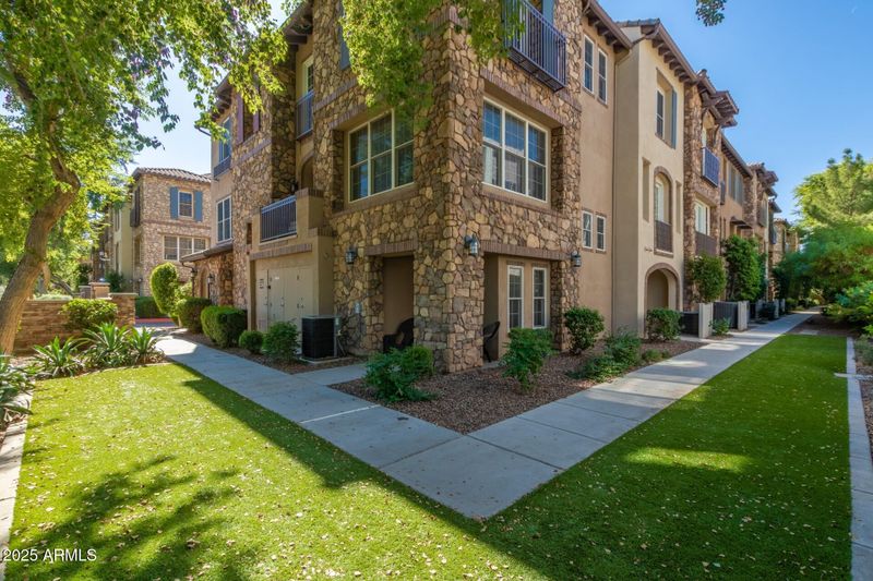 2470 E Roma Ave, Phoenix, AZ 85016