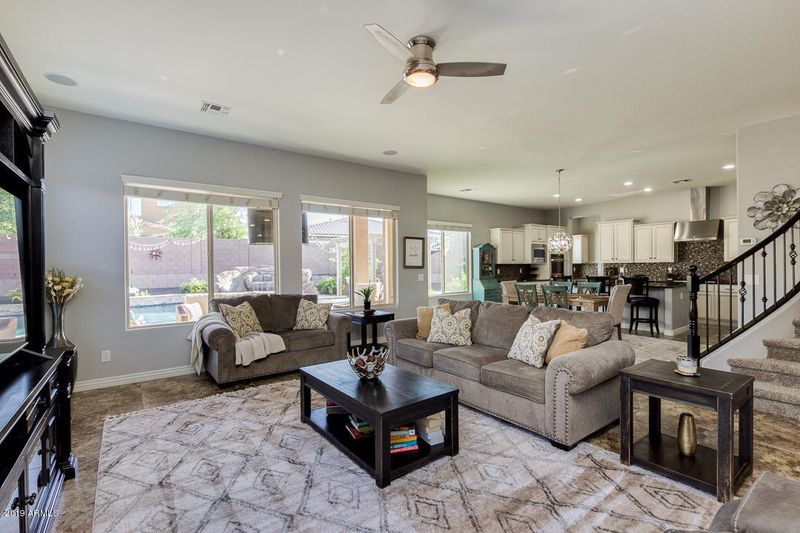 2473 E Tomahawk Dr, Gilbert, AZ 85298