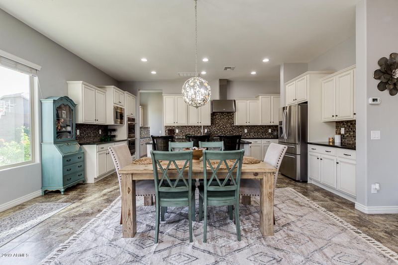 2473 E Tomahawk Dr, Gilbert, AZ 85298