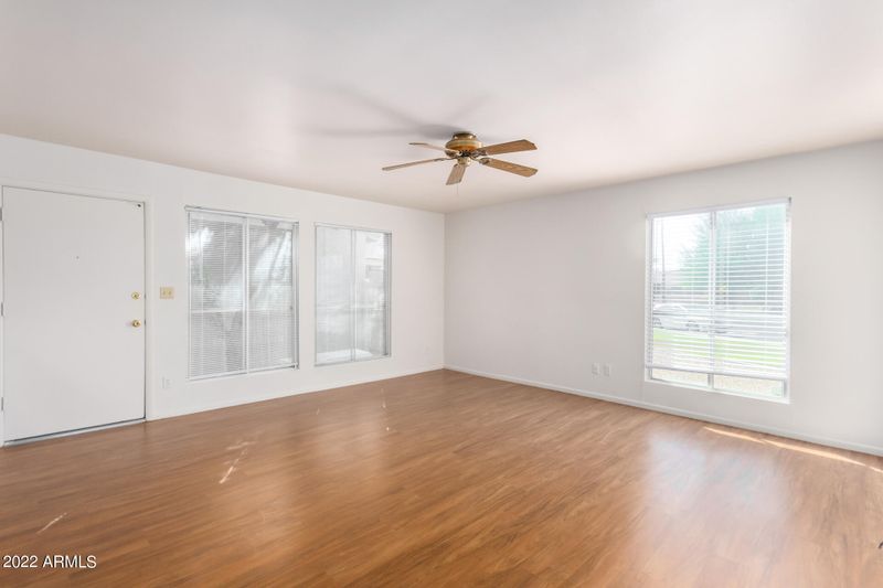 248 E Betty Elyse Ln, Phoenix, AZ 85022