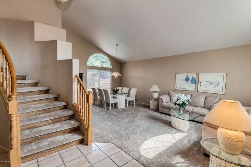 2484 E Glenhaven Dr, Phoenix, AZ 85048