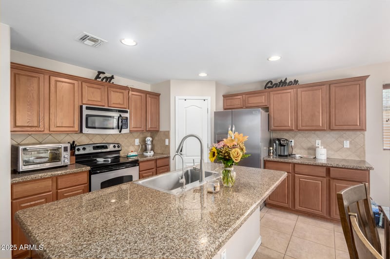 24844 Huntington Dr, Buckeye, AZ 85326