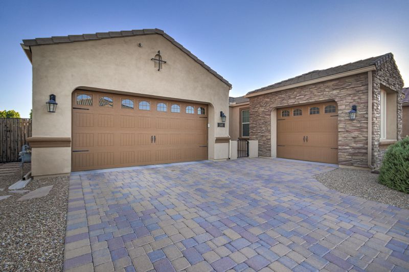249 E Powell Way, Chandler, AZ 85249