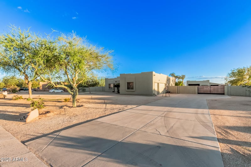 24909 Red Robin Dr, Wittmann, AZ 85361