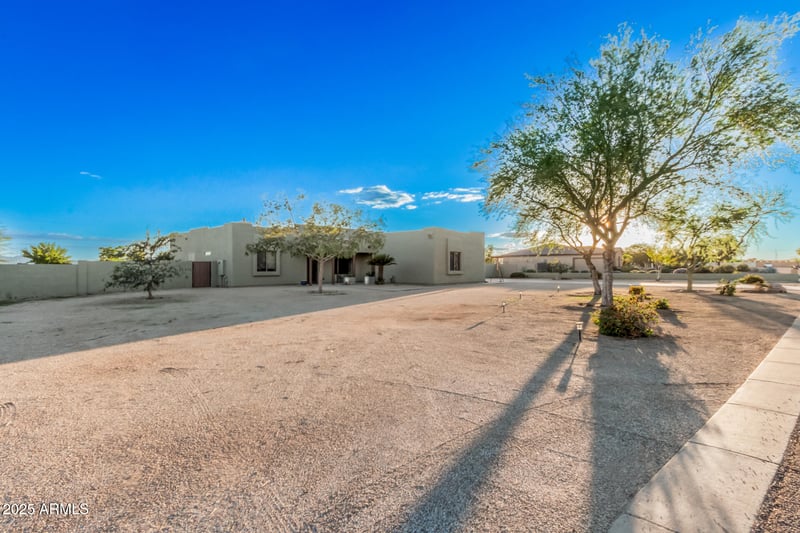 24909 Red Robin Dr, Wittmann, AZ 85361