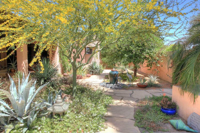 25 E Bishop Dr, Tempe, AZ 85282