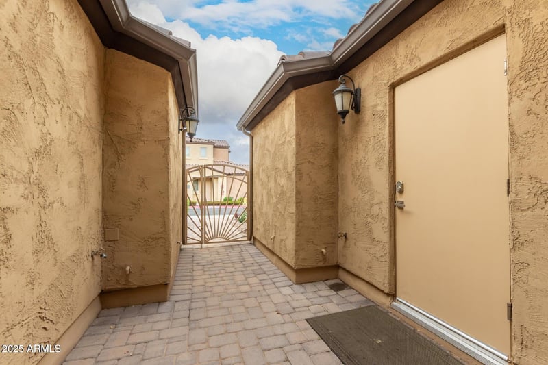 250 Queen Creek Rd #106, Chandler, AZ 85248
