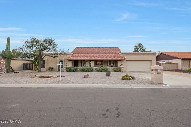 2501 E Sunnyside Dr, Phoenix, AZ 85028