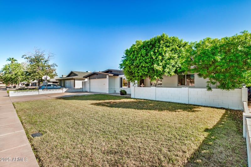 2501 Pebble Beach Dr, Tempe, AZ 85282