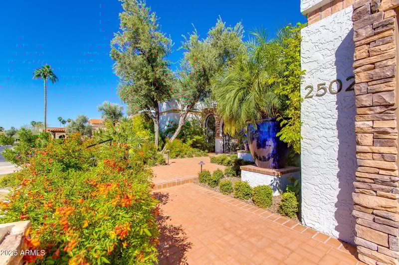 2502 Montebello Ave, Phoenix, AZ 85016