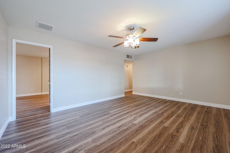 2502 W Freeway Ln, Phoenix, AZ 85021