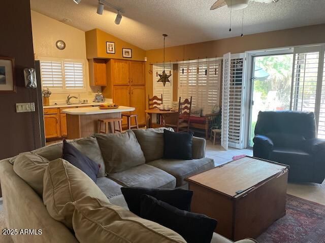 2504 E Granite View Dr, Phoenix, AZ 85048