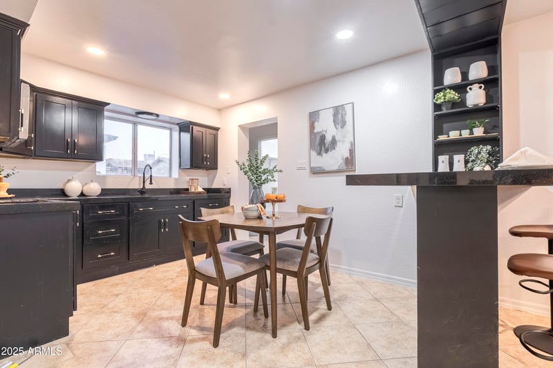 251 Desert Dr, Phoenix, AZ 85041