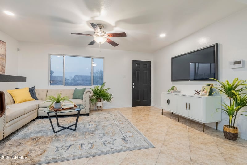 251 Desert Dr, Phoenix, AZ 85041