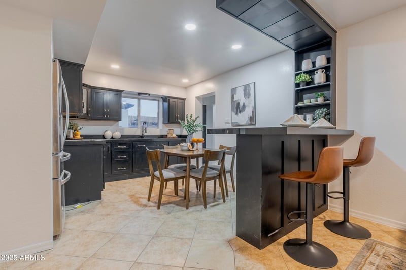 251 Desert Dr, Phoenix, AZ 85041