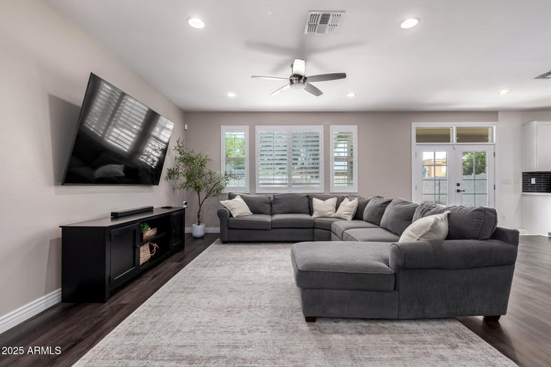 2510 Fawn Dr, Phoenix, AZ 85042