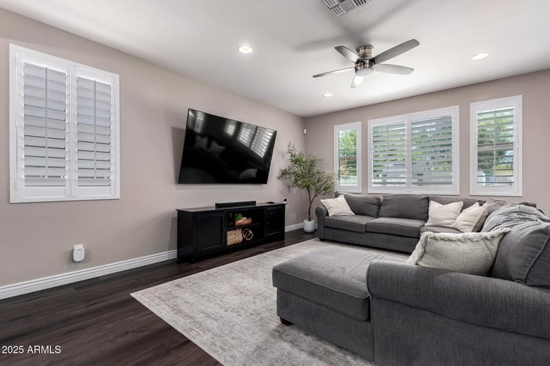 2510 Fawn Dr, Phoenix, AZ 85042