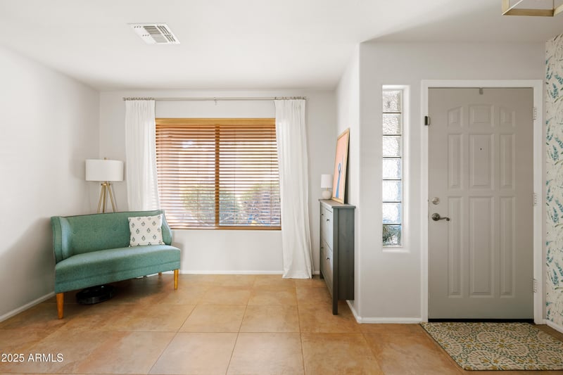 2510 White Feather Ln, Phoenix, AZ 85085