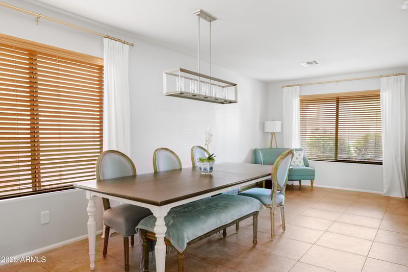 2510 White Feather Ln, Phoenix, AZ 85085