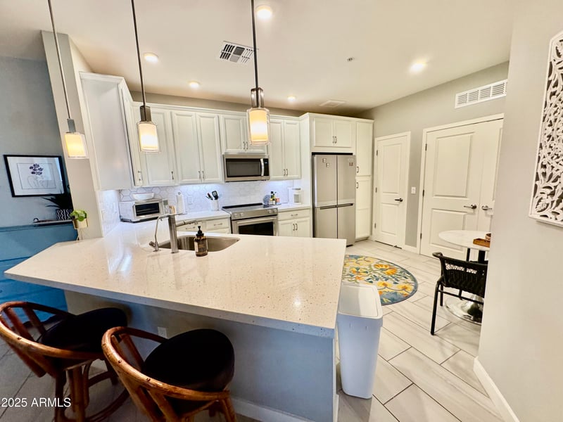2511 Queen Creek Rd #207, Chandler, AZ 85248