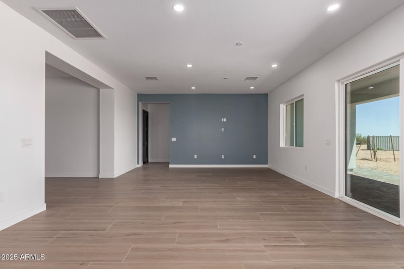 25117 Mcarthur Rd, Wittmann, AZ 85361